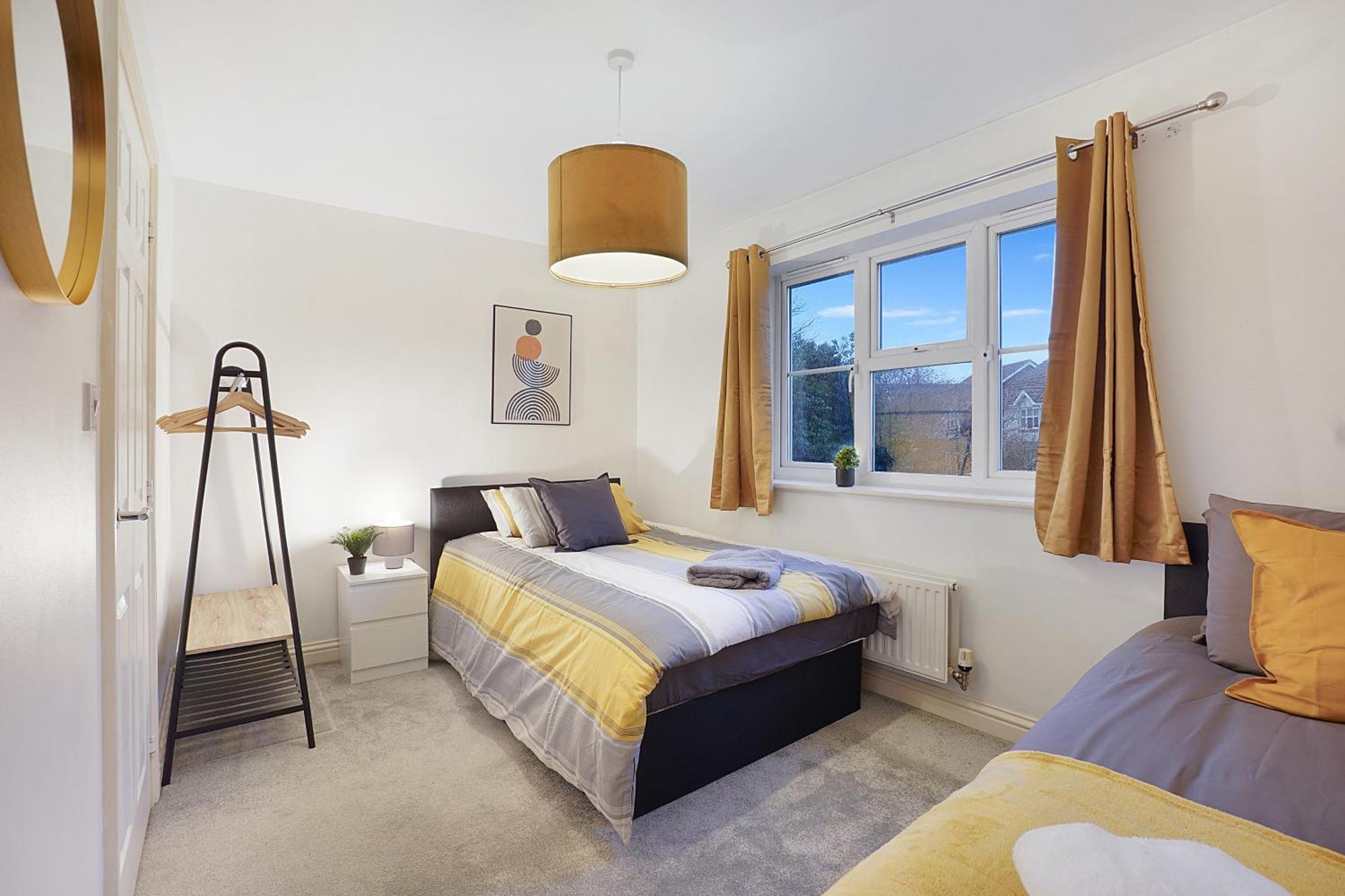 Comfortable Stylish Townhouse In Ashford Sleeps 5 Netflix 2 Parking Spaces Perfect For Contractors And Families Bagian luar foto