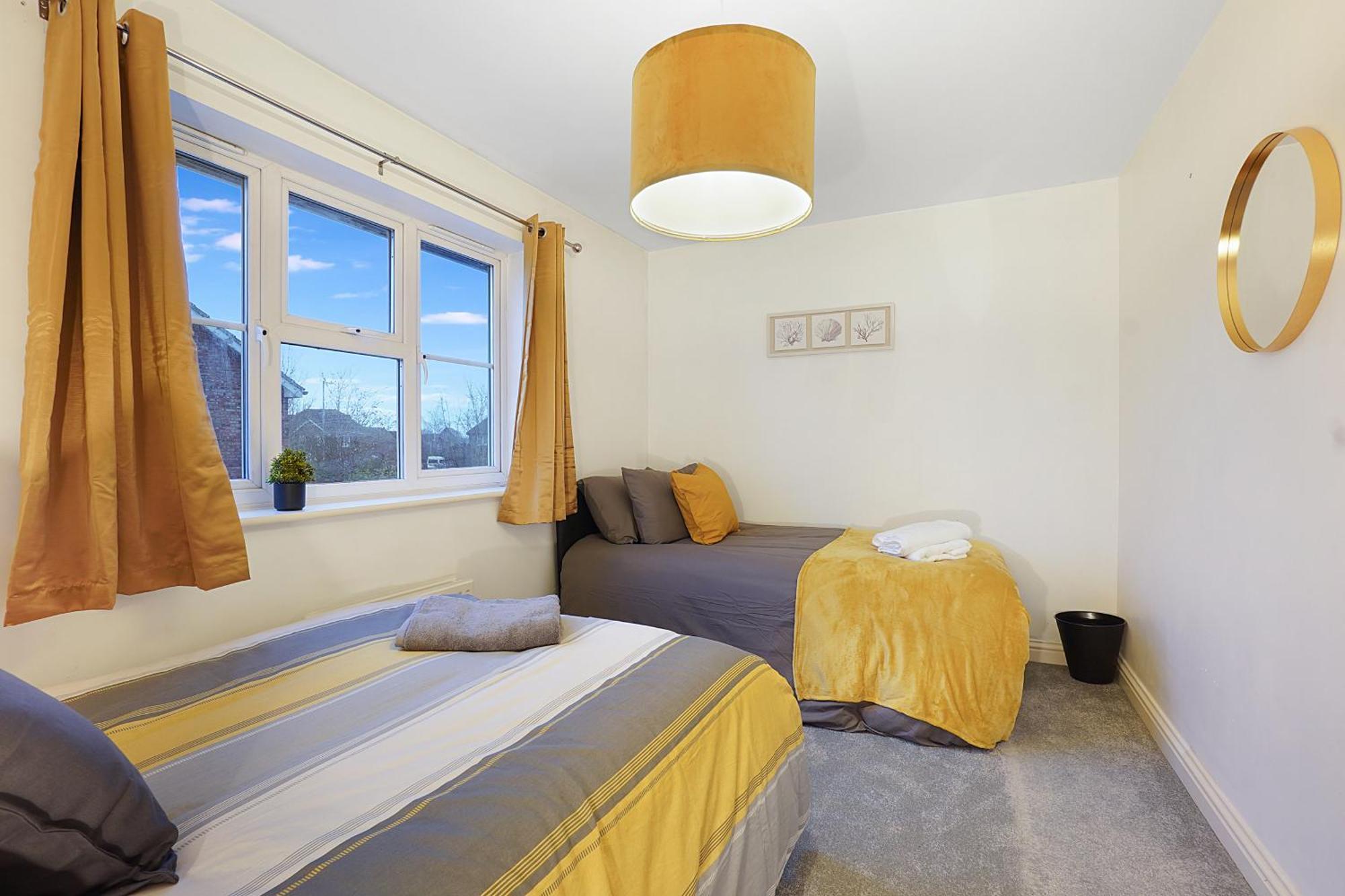 Comfortable Stylish Townhouse In Ashford Sleeps 5 Netflix 2 Parking Spaces Perfect For Contractors And Families Bagian luar foto