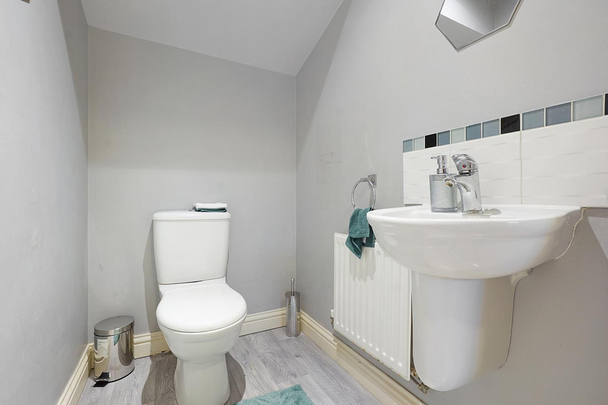 Comfortable Stylish Townhouse In Ashford Sleeps 5 Netflix 2 Parking Spaces Perfect For Contractors And Families Bagian luar foto